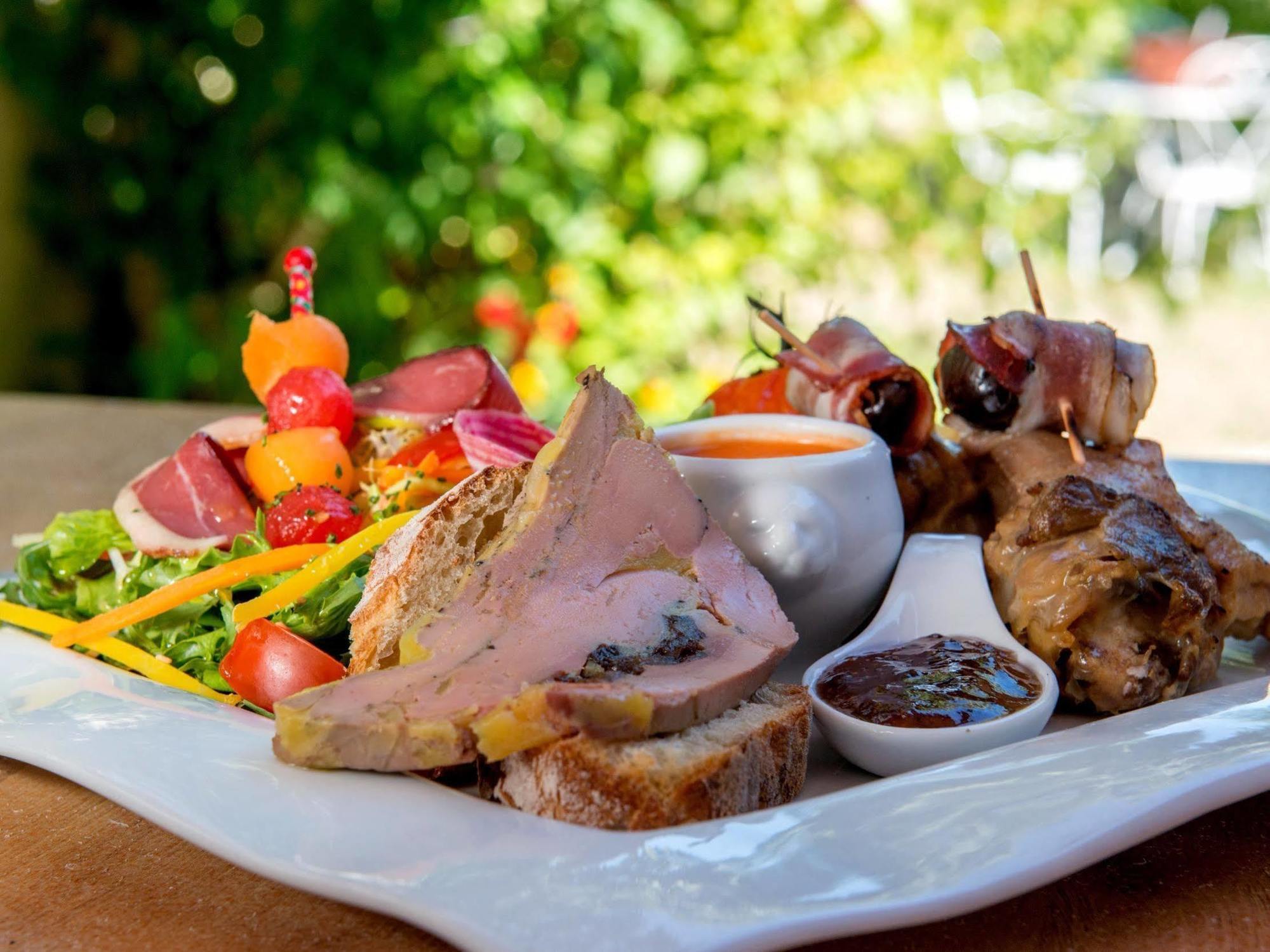 Logis Hotels - Hotel Et Restaurant Les Voyageurs Tournon-d'Agenais ภายนอก รูปภาพ